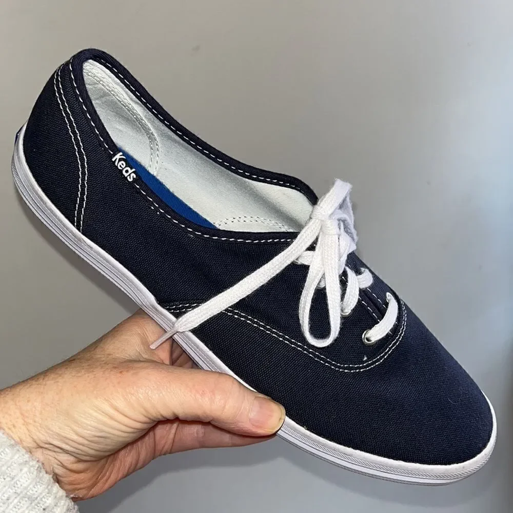EXCELLENT LIKE NEW CONDITION WOMEN’S SIZE 10 NAVY BLUE KEDS